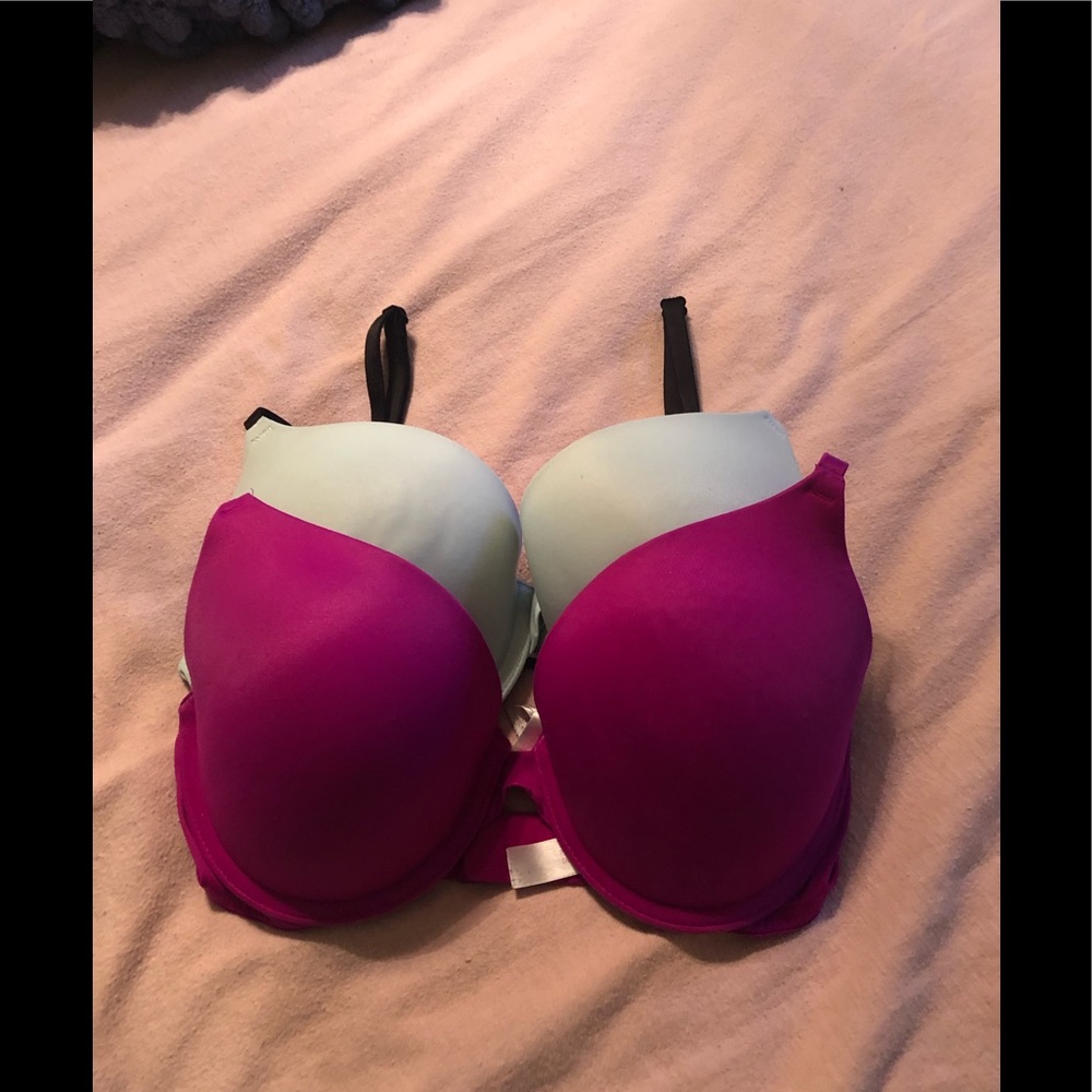 2 Victoria’s Secret Pink bra’s